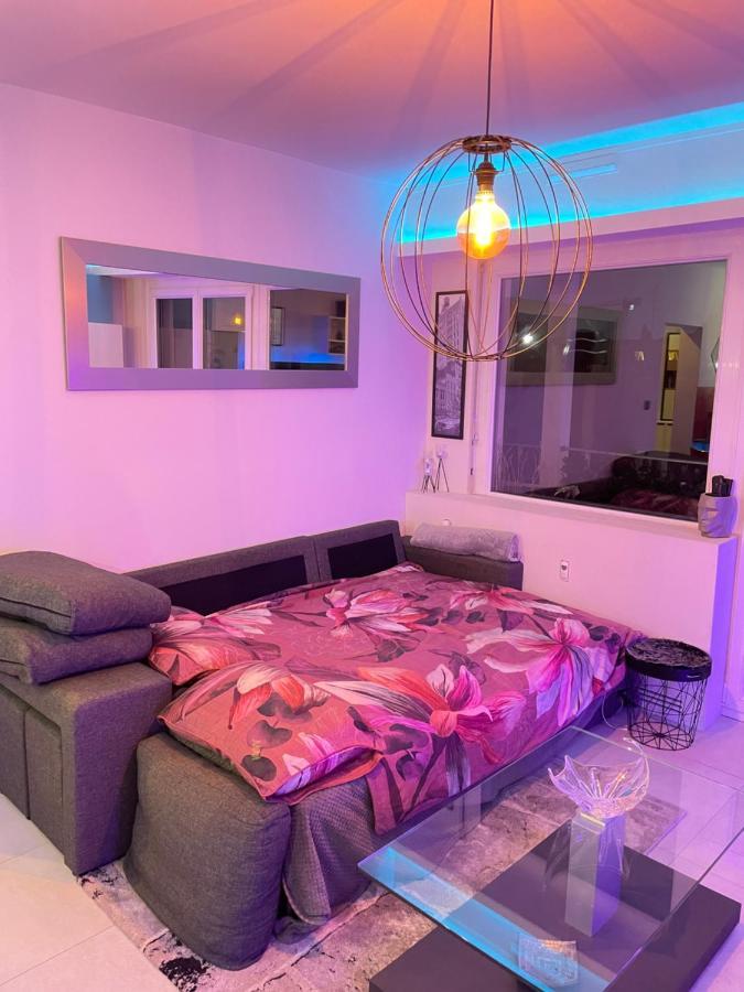 Guest Room "We Are With You In This Flat" Straatsburg Buitenkant foto
