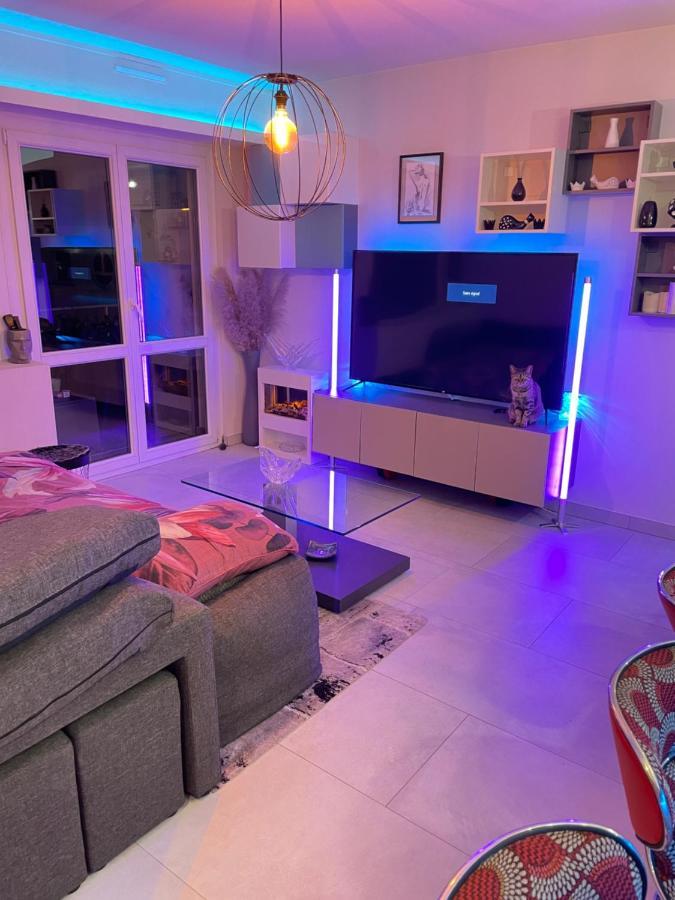Guest Room "We Are With You In This Flat" Straatsburg Buitenkant foto