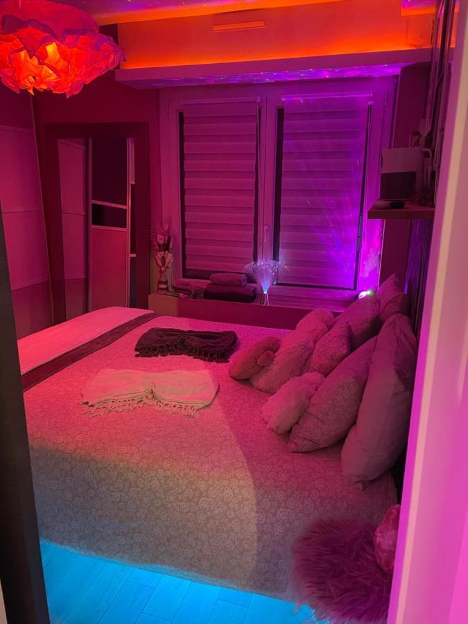 Guest Room "We Are With You In This Flat" Straatsburg Buitenkant foto